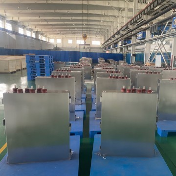 High-capacity DC support capacitor