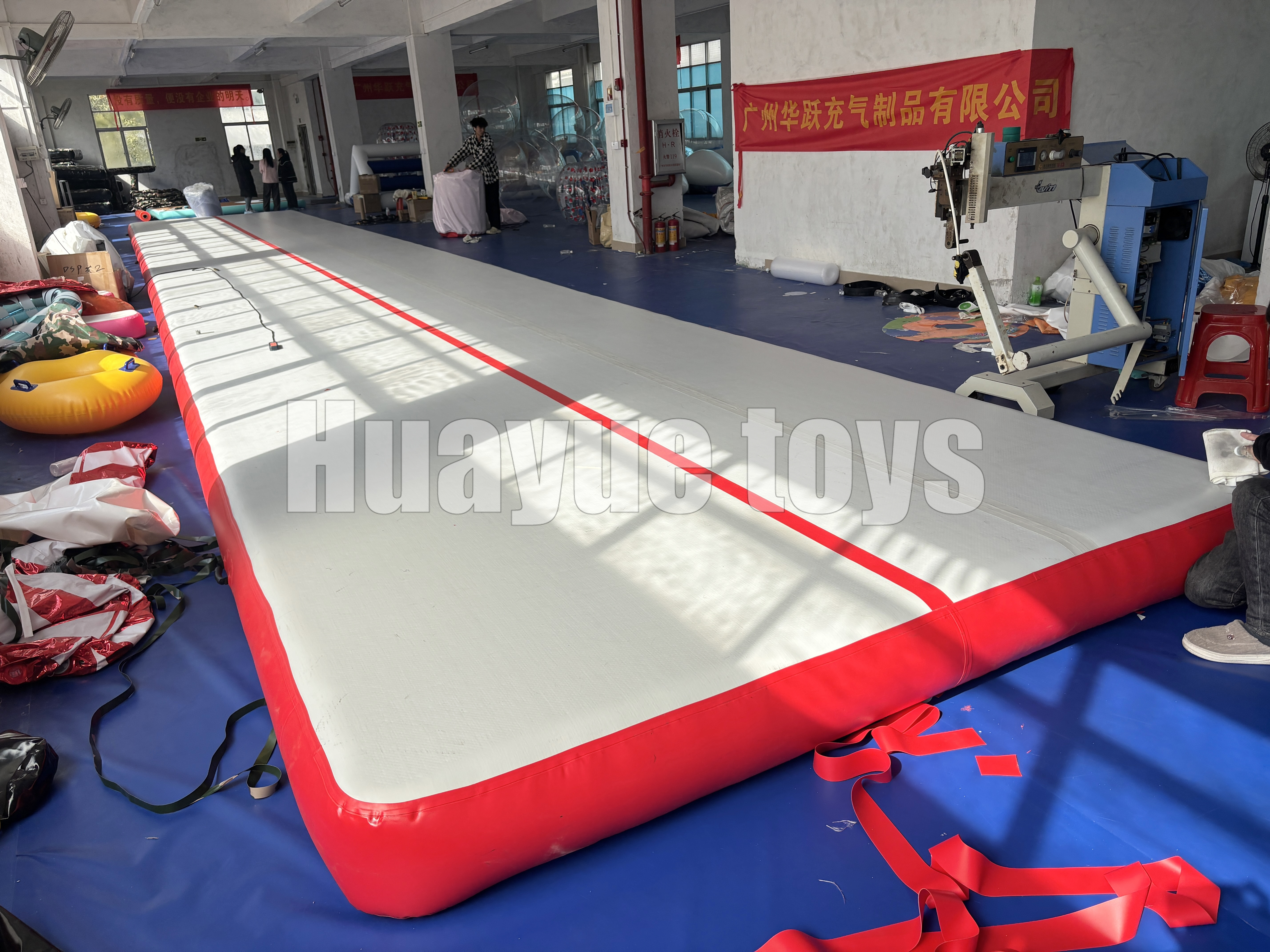 专业 PVC 充气体操气垫 - 超厚 20 毫米翻滚垫，用于训练、练习和安全 - 防滑表面，适合儿童和成人产品