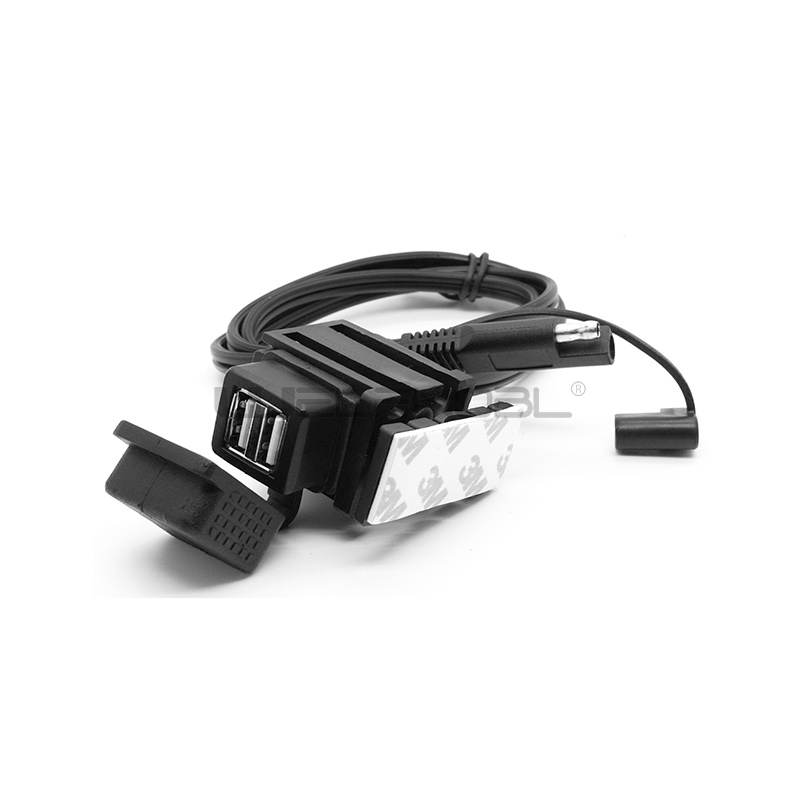 Комплект водонепроницаемого мотоциклетного зарядного устройства с двумя USB-портами, ток 3,1 А: идеальное решение для зарядки в дороге.