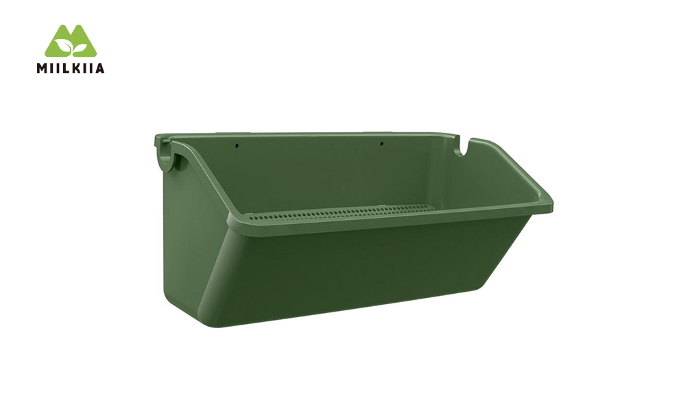 Outdoor Vertical Planter with Water Separator
