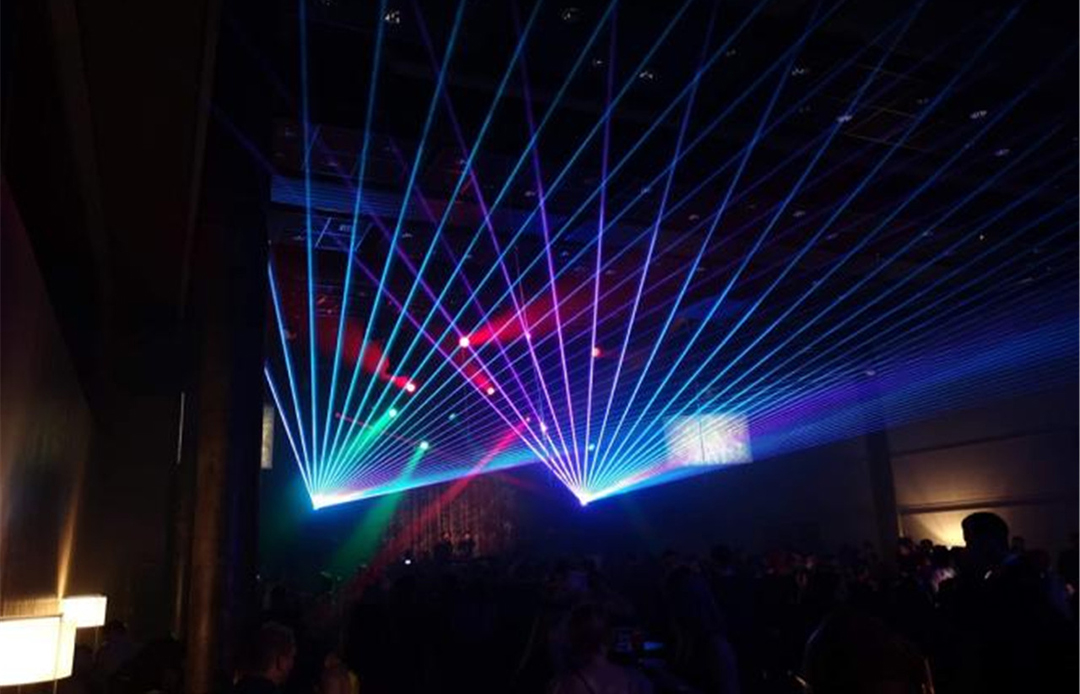 This compact, lightweight Laser Light is  (3)yx4
