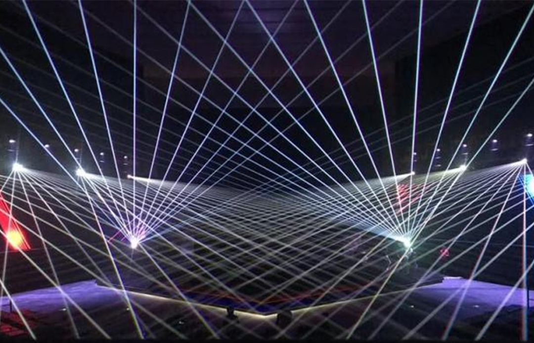This compact, lightweight Laser Light is  (5)6yo