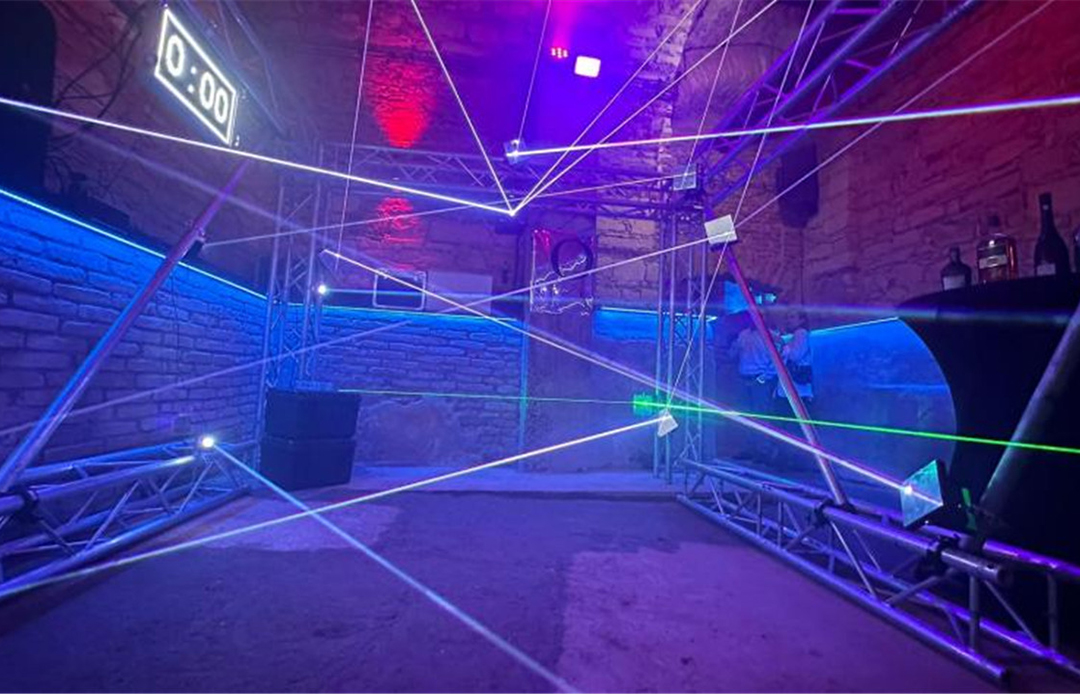 This compact, lightweight Laser Light is  (6)902
