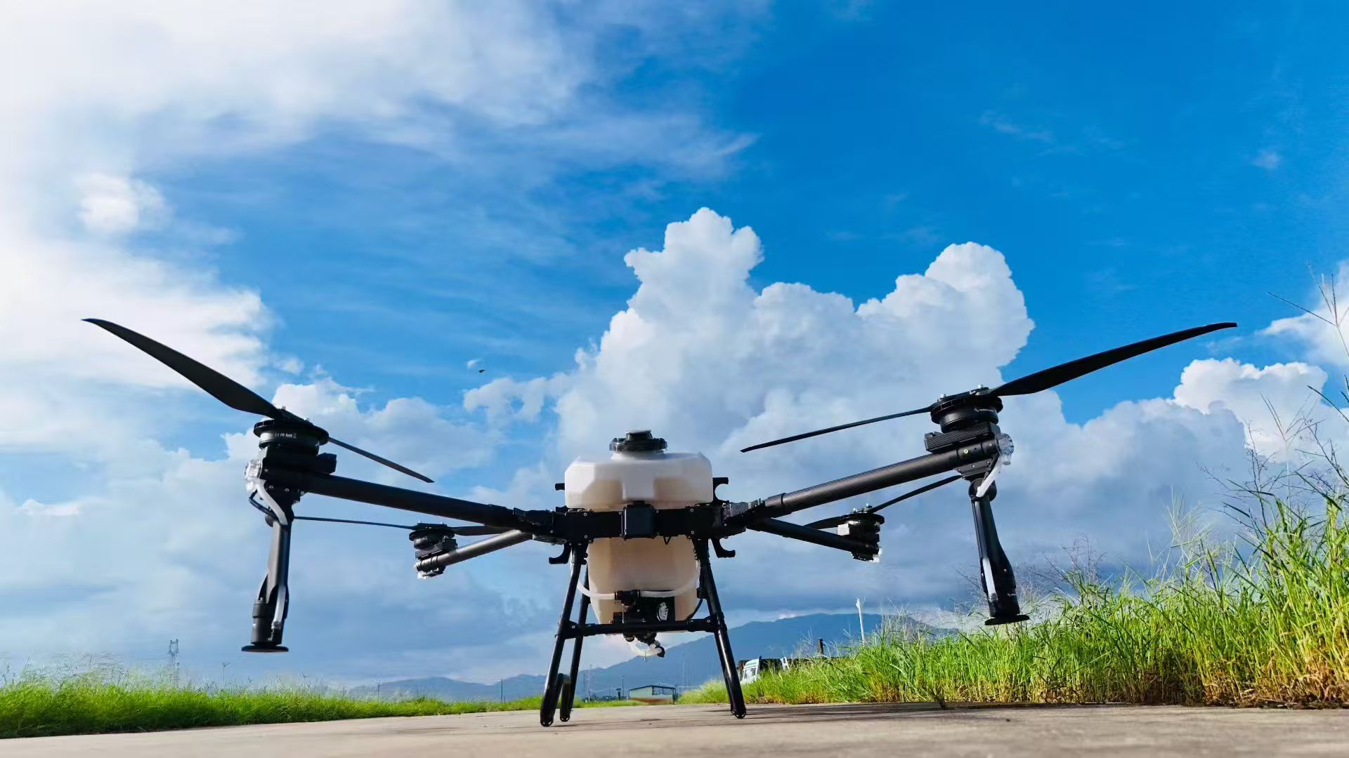 Hiệu quả tăng lên từ máy bay không người lái nông nghiệp đang định hình lại lực lượng lao động nông nghiệp như thế nào?