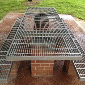Hot dipped galvanized serrated flat bar steel grating, anti-slippery, applied in construction, garden decoration, petroleum industry, offshore oil platform etc.