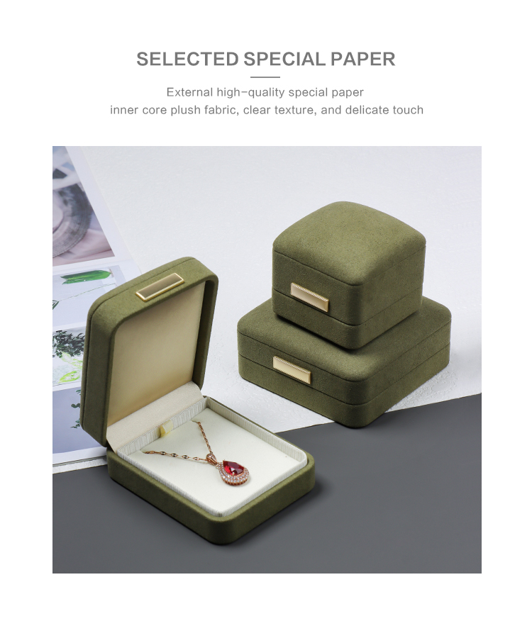 Details page-_03 velvet engagement ring box