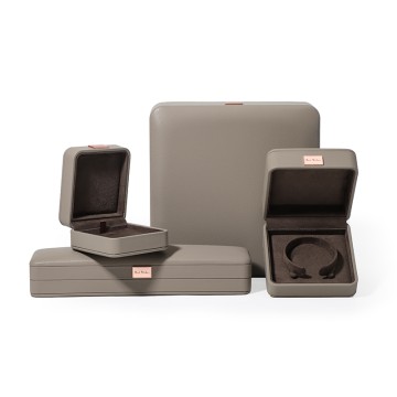 ROMI Custom Engagement Ring Box Luxur...