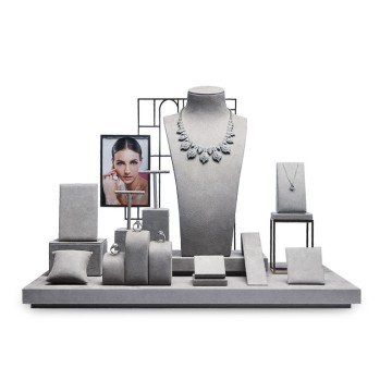 Colar com expositor de joias ROMI...