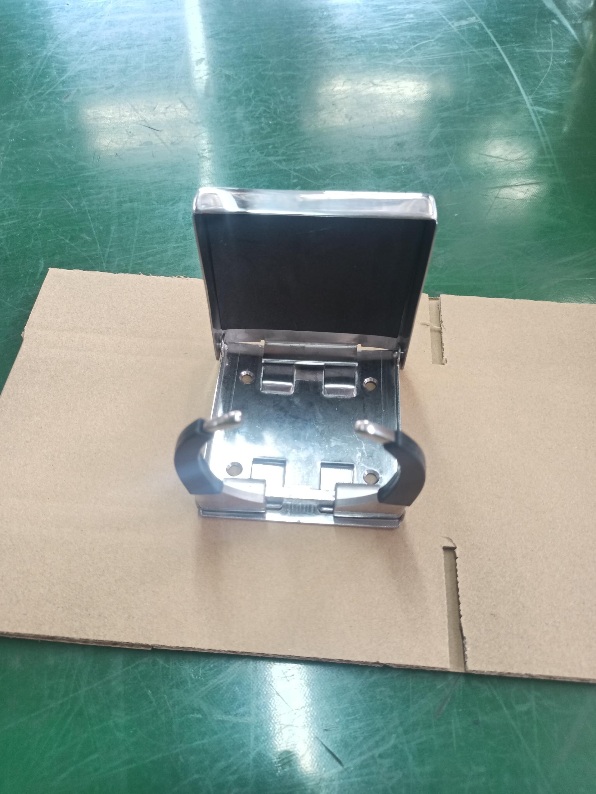 Folding cup holder for Marinersi