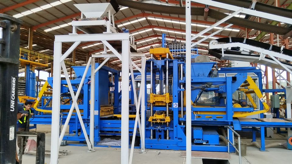 Shifeng's advanced concrete block making machine brings revolutionary changes to the construction industry