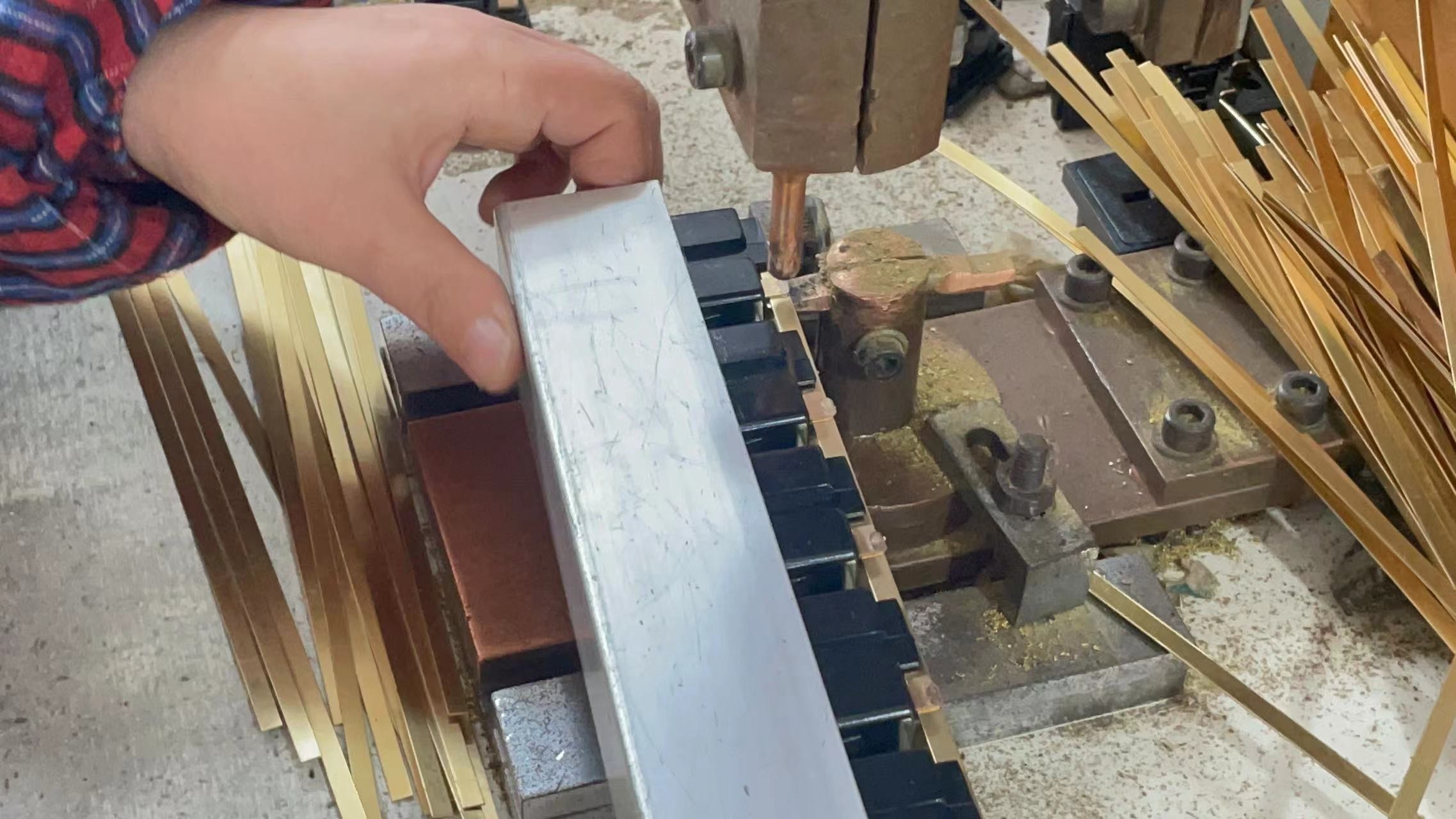Spot-welding-of-copper-strips-2hpo