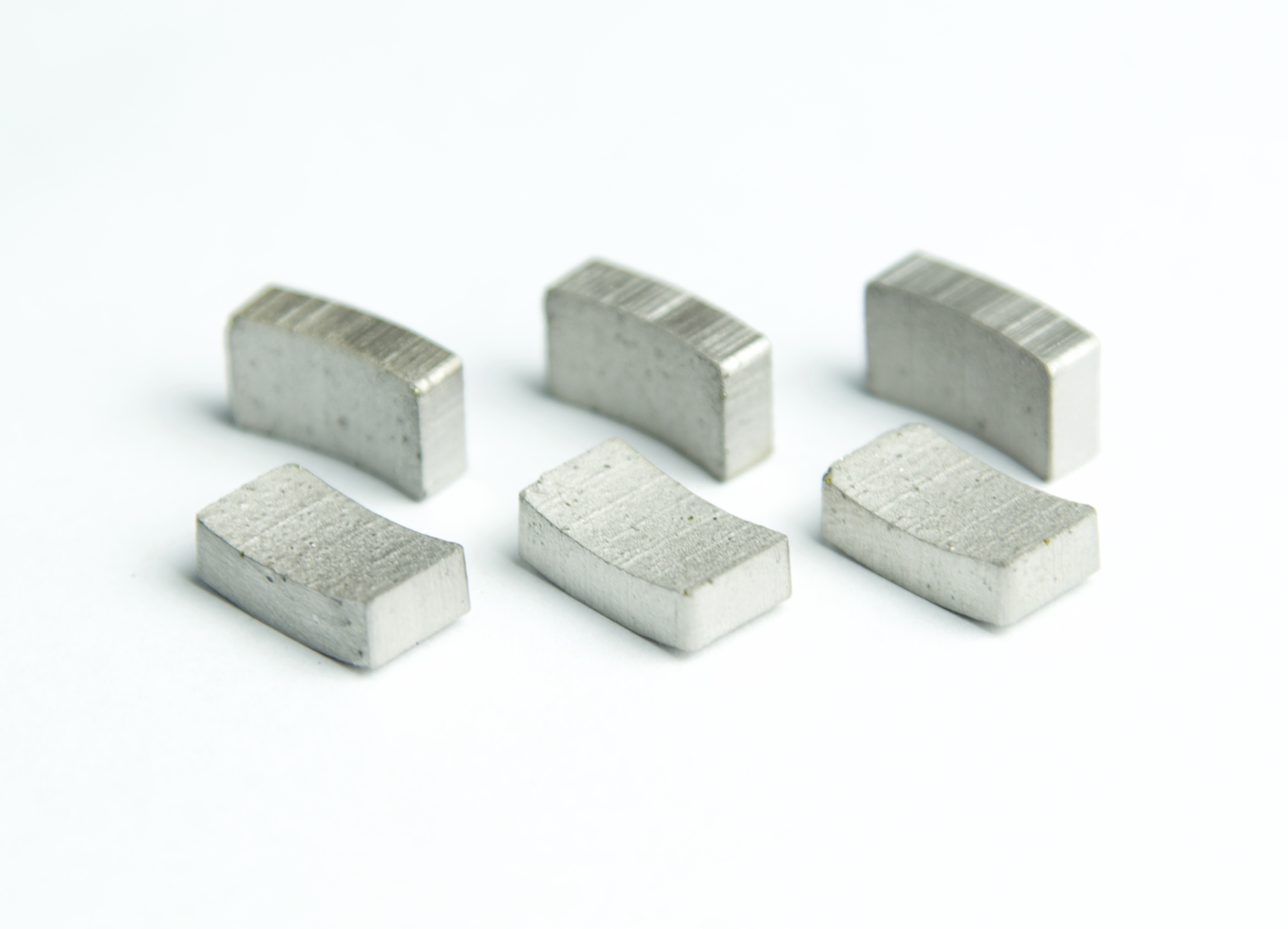 Why Do Pressureless Sintered Tools Have Shorter Service Lives Than Pressure Sintered Counterparts?