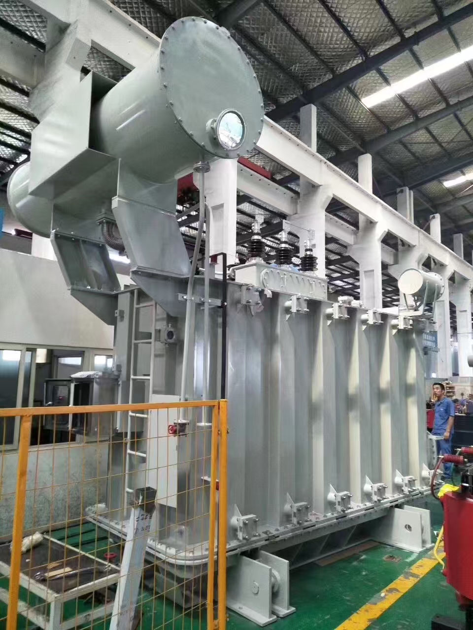 Transformateur de puissance 35 kV à régulation de tension en charge, immergé dans l'huile, haute performance SZ11-31500 kVA/35/10,5 kV