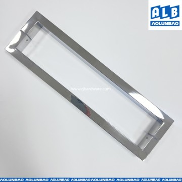 A High-Gloss Rectangular Stainless Steel Pull for Grand Entrances
