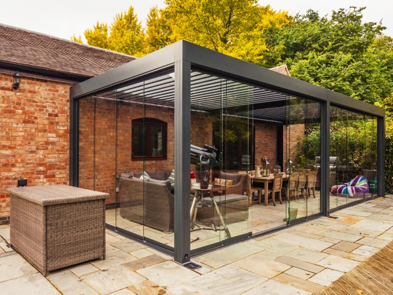 louver-pergola-made-with-frameless-galss-doors