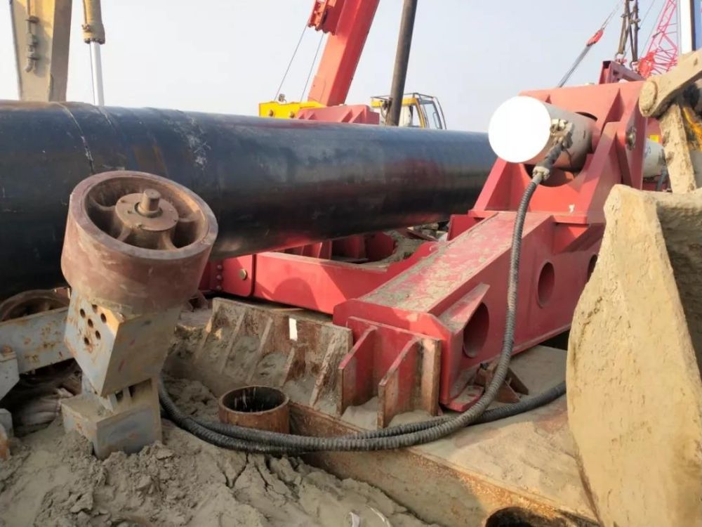 Goodeng Machine GT5000 Pipe Thruster Plays An Important Role At A Key Point— Petrochina Pipeline Bureau Bangladesh Single Point Mooring Directional Crossing Project Overall Victory ( (3)2f1