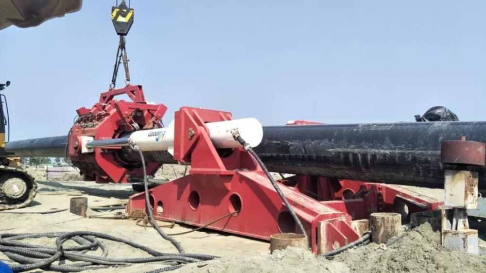 Goodeng Machine GT5000 Pipe Thruster Plays An Important Role At A Key Point— Petrochina Pipeline Bureau Bangladesh Single Point Mooring Directional Crossing Project Overall Victory ( (4)8r8