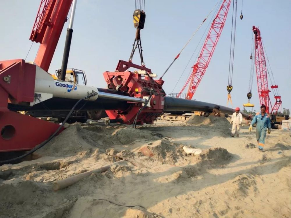 Goodeng Machine GT5000 Pipe Thruster Plays An Important Role At A Key Point— Petrochina Pipeline Bureau Bangladesh Single Point Mooring Directional Crossing Project Overall Victory ( (5)jyc