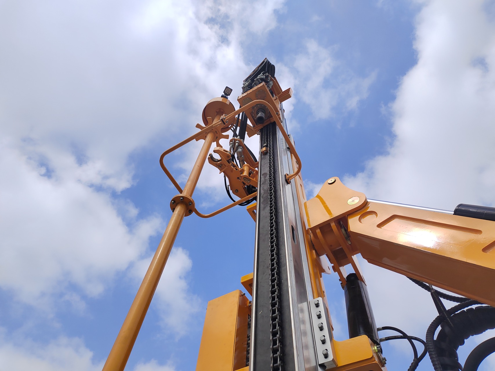 4 Goodeng perfect pneumatic down the hole mining surface drills GMD60S rock drilling machine