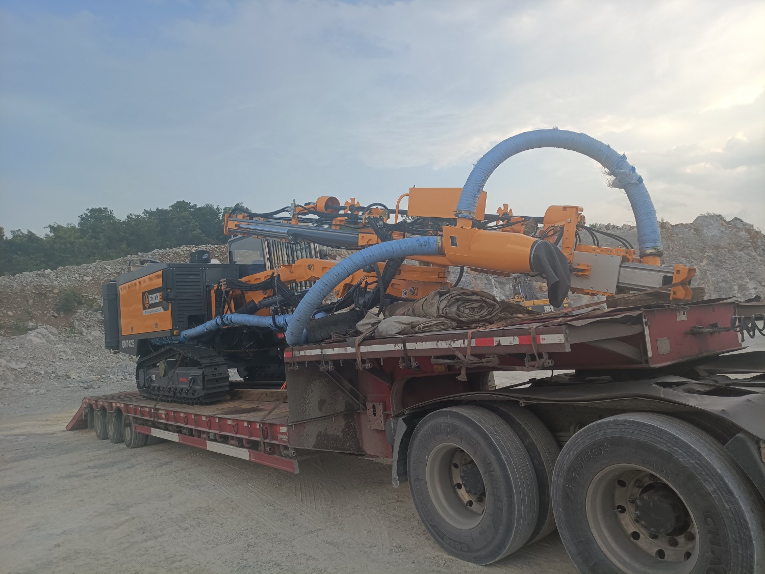 GMT 40 top hammer drilling machine