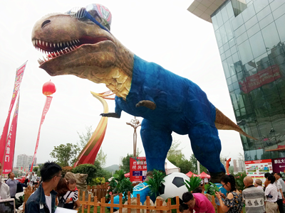 animatronic-dinosaur-at-Festival-Eventsy2h