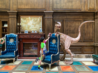 animatronic-dinosaur-at-Hotelsxpg