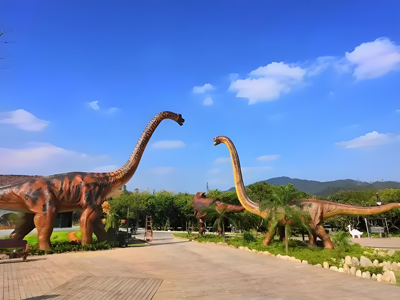 animatronic-dinosaur-at-Recreation-Centersewt