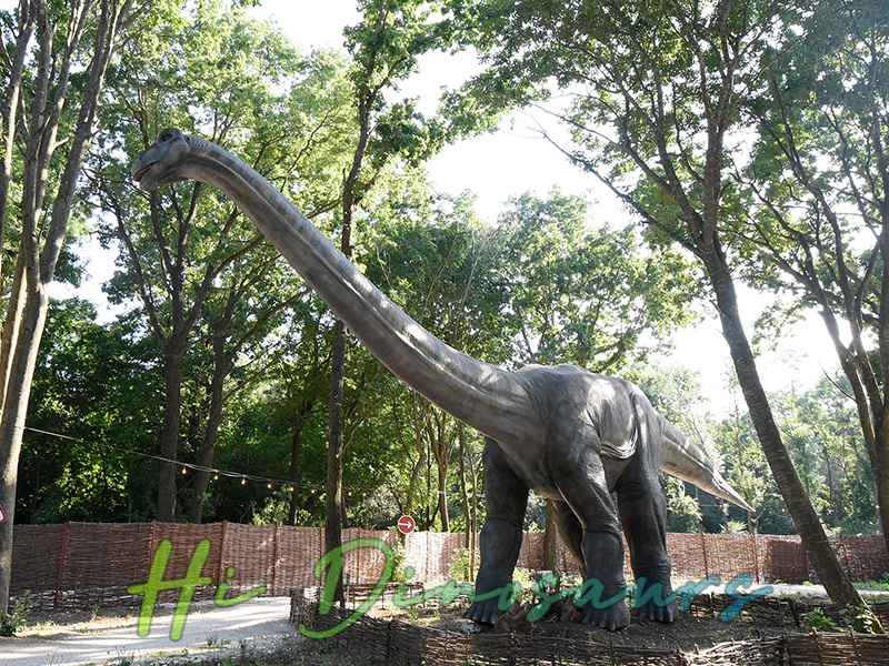 animatronic Apatosaurus