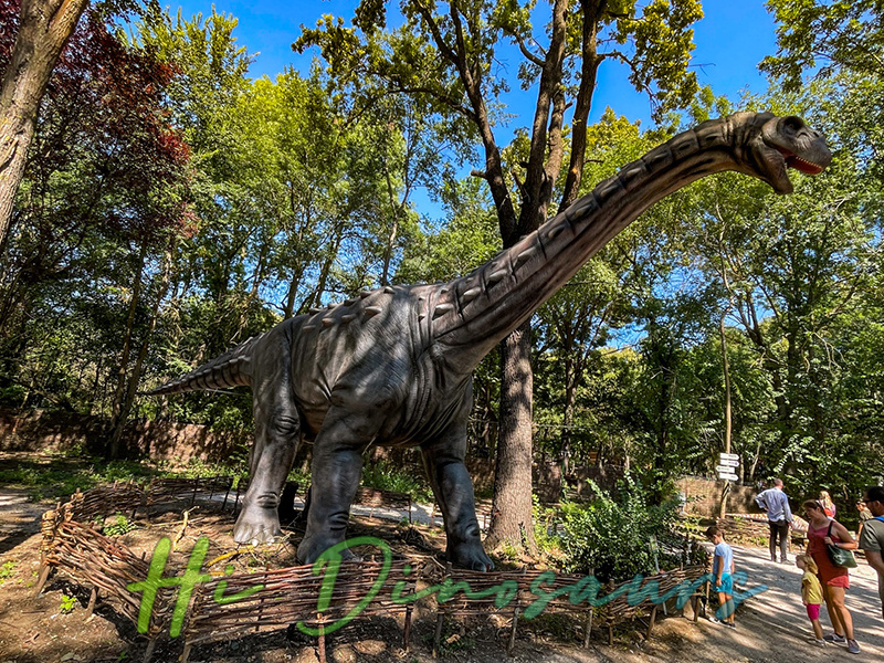 animatronic Diamantinasaurus