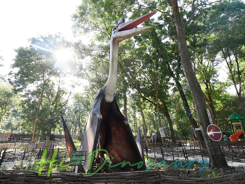 animatronic Quetzalcoatlus