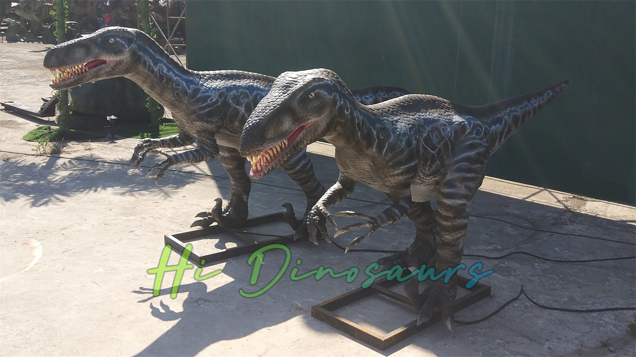 animatronic Deinonychus