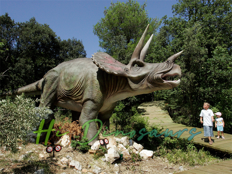 Triceratops animatrônico