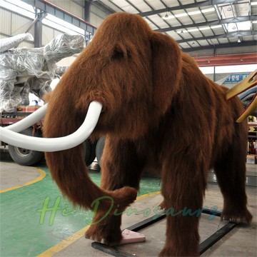 Həyat boyu tarixdən əvvəlki Animatronik yunlu mamont