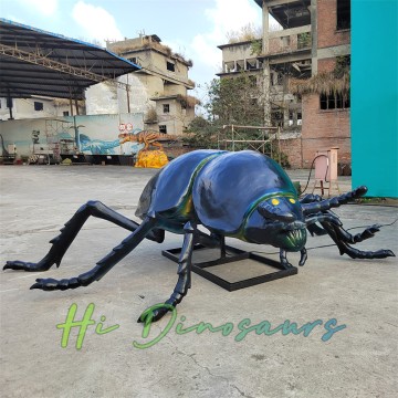Riesiges Roboter-Mistkäfermodell