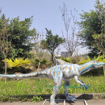 Customized Liliensternus Dinosaur Statue for Dinosaur-Themed Props