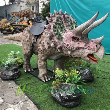 Turas Stáiseanóireachta Réalaíoch Animatronic Triceratops do Pháirc Dineasár