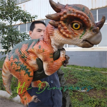 Entzückende Stygimoloch-Puppe mit realistischem künstlichem Arm