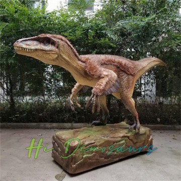 Velociraptor Animatronic Cleiteach Donn Réalaíoch do Pháirceanna Téama