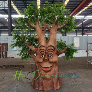 Animatronische sprechende Bäume mit Bewegungssensoren