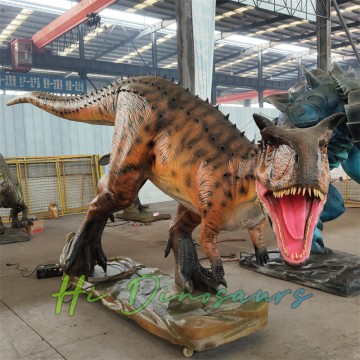 Lebensgroßer animatronischer Carnotaurus für Jurassic-Attraktionen