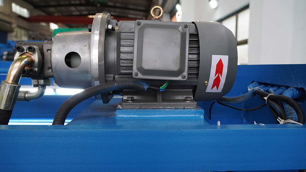 Hydraulic shearing machine2chq