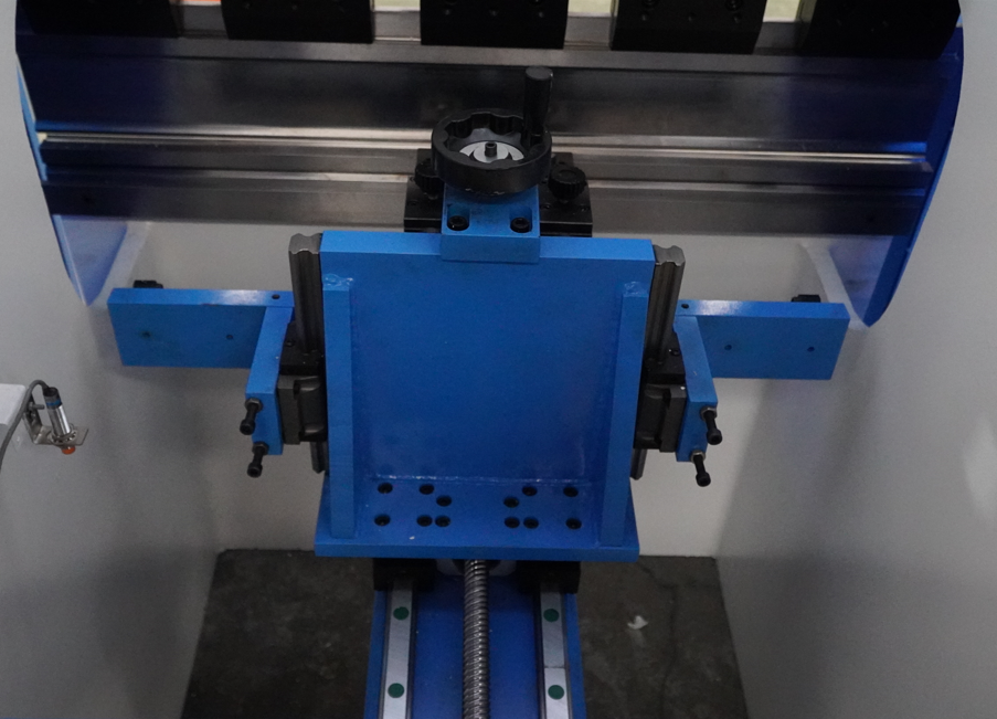 8T 600 Electric CNC press brake2