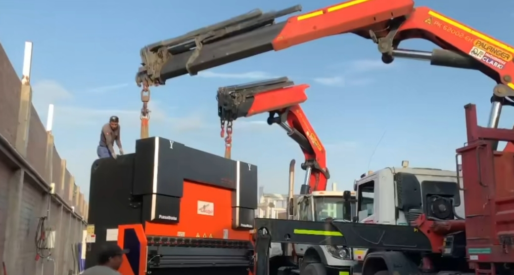 the operation of the TP10S CNC system of the bending machine