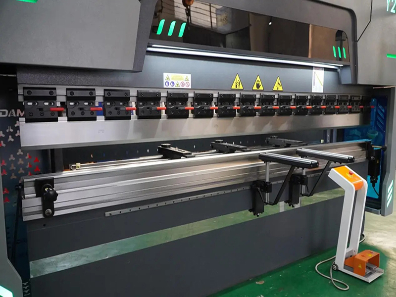 Deep Dive: Why Your Press Brake Needs a "Crowning System" (Hydraulic vs. Mechanical)
