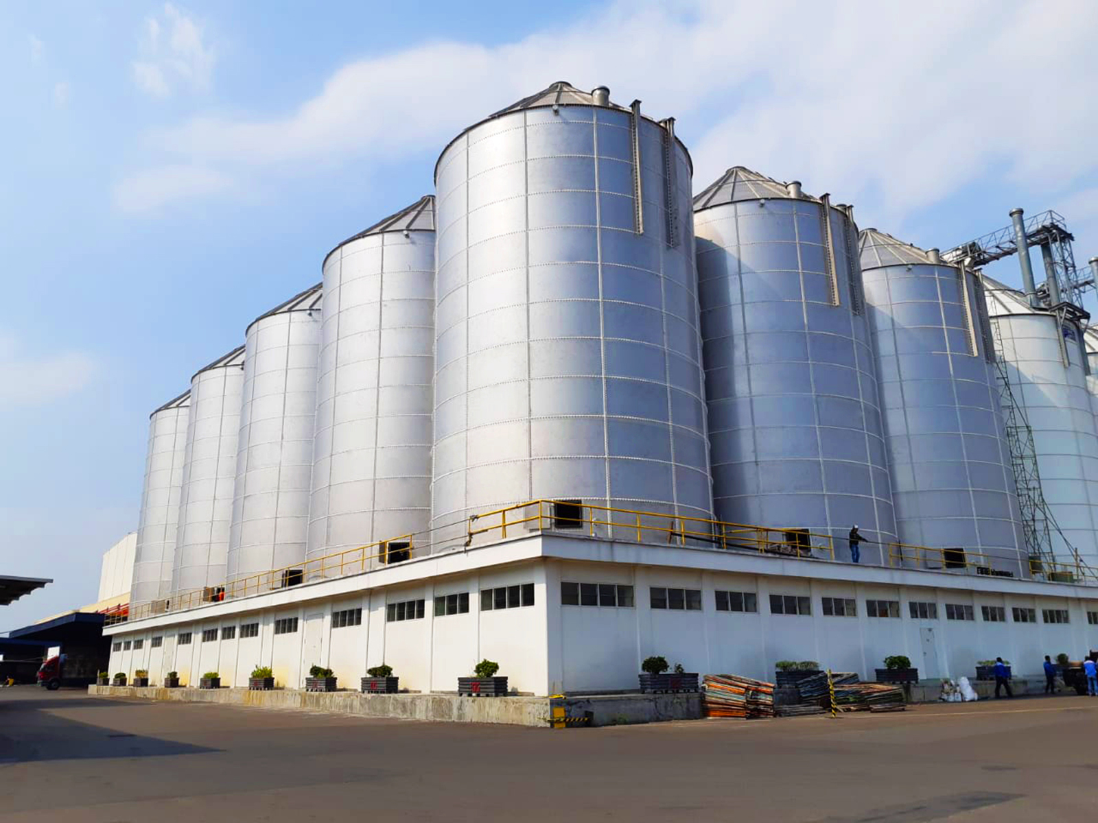 Dry bulk storage