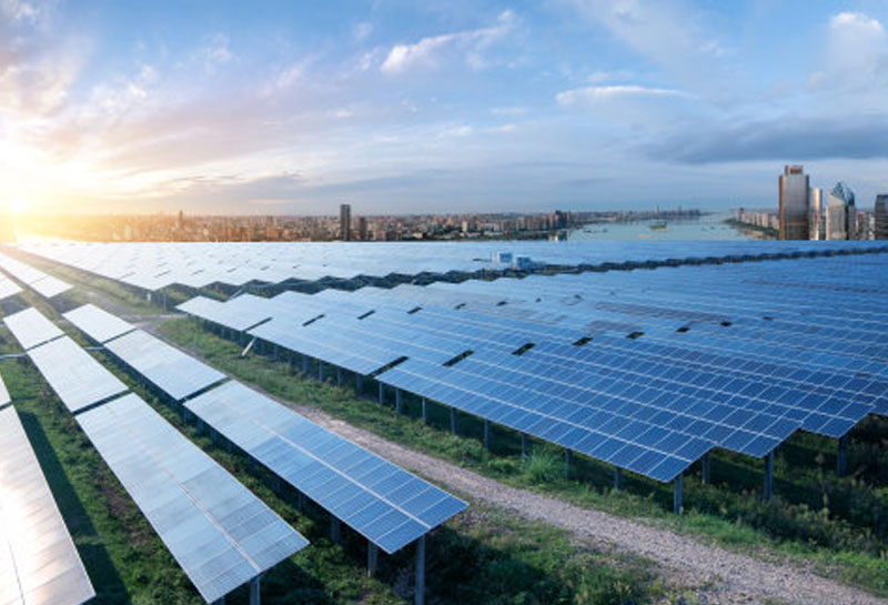 What should be noted during the stretching process of aluminum profiles