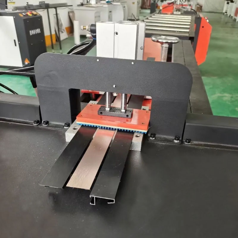 How do you cut aluminum edges?