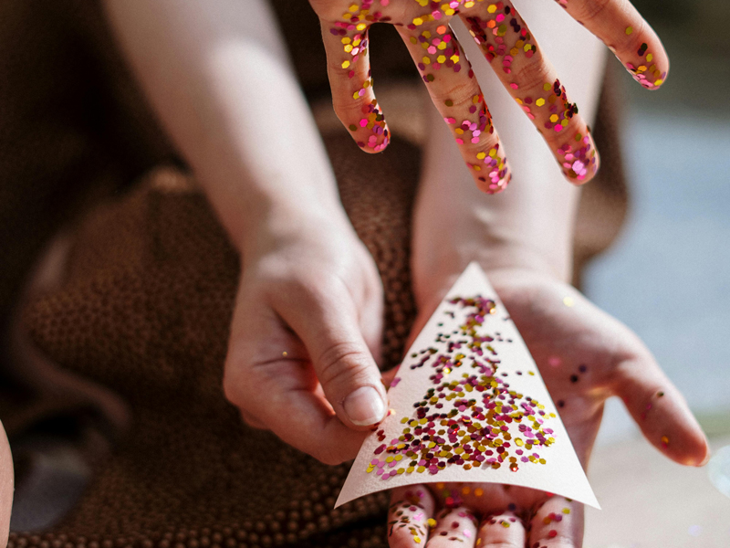 Application for glitter powder
