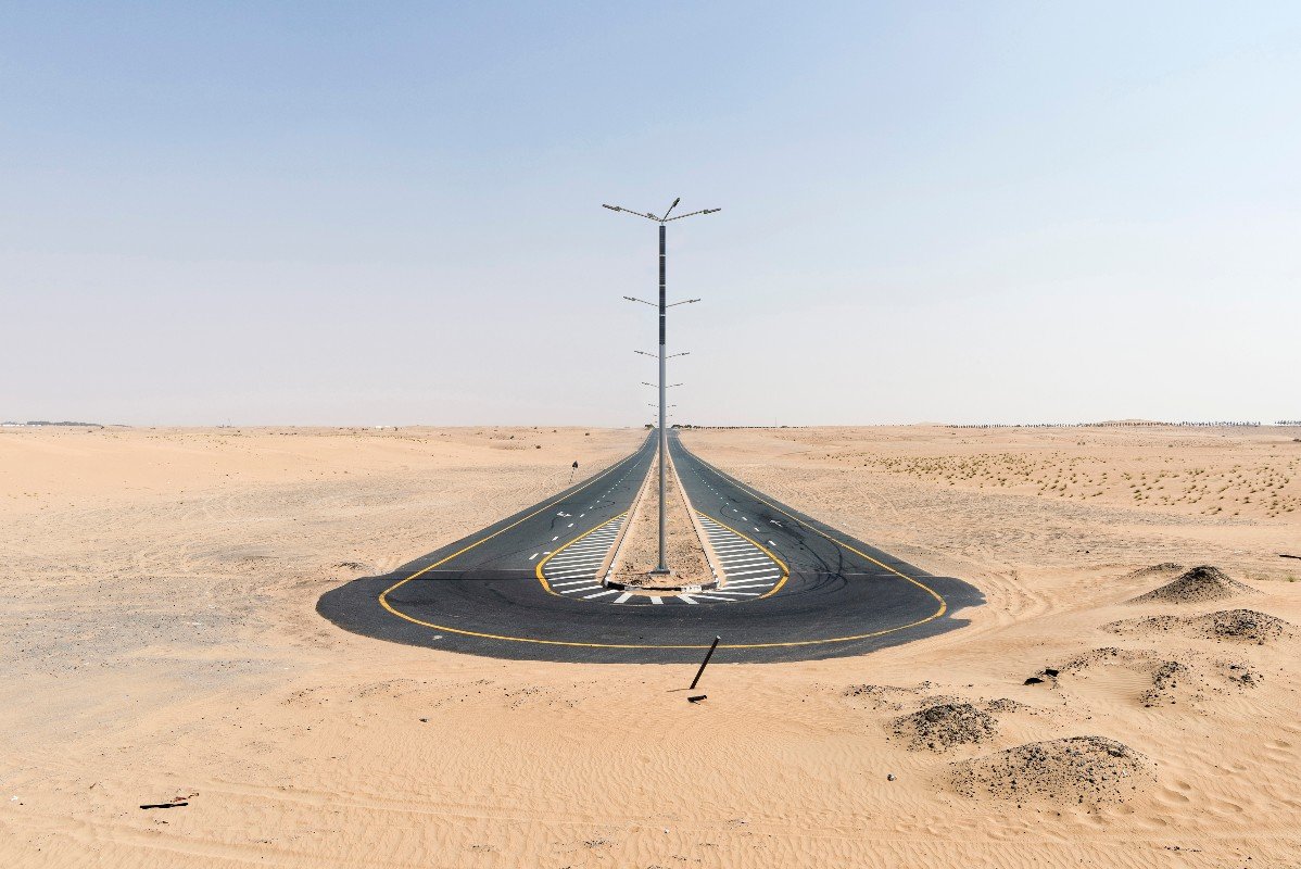 High-Efficiency Photovoltaic Solutions in Desert Environments and Future Prospects3.jpg