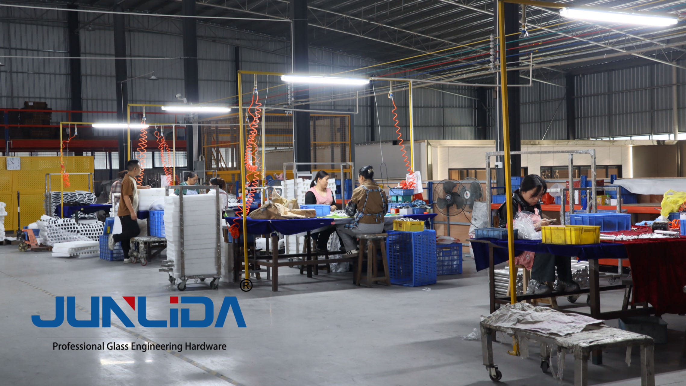How Many Opportunities For Work And Daily Life Has The Hardware Industry Brought To The General Public?